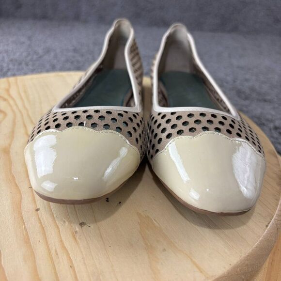 Bettye Muller Concept Janae Perforated Ballet Flats Womens 8.5 Leather Shoes - Picture 3 of 10